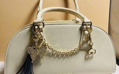 Cream handbag with Trinkles